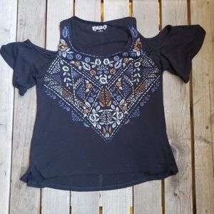 Mudd black with boho design, cold shoulder top XS
